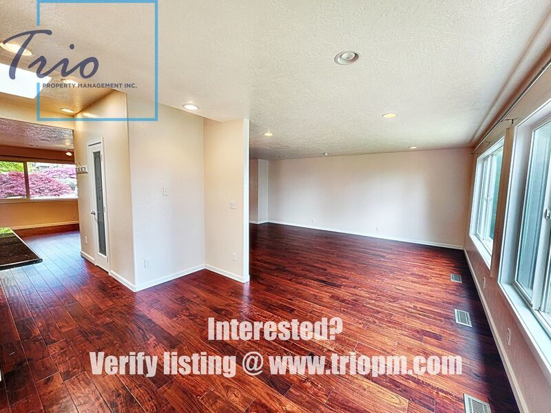 Beautiful 4 Bed 3 Bath Modern Home with Two Bonus Rooms property image