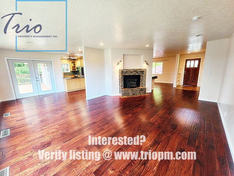 Beautiful 4 Bed 3 Bath Modern Home with Two Bonus Rooms property image