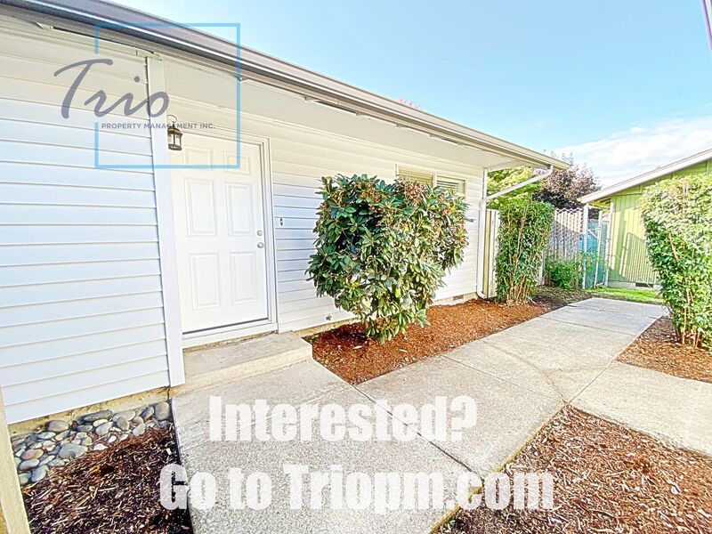 Updated 2 BR/ 1 BA duplex! property image