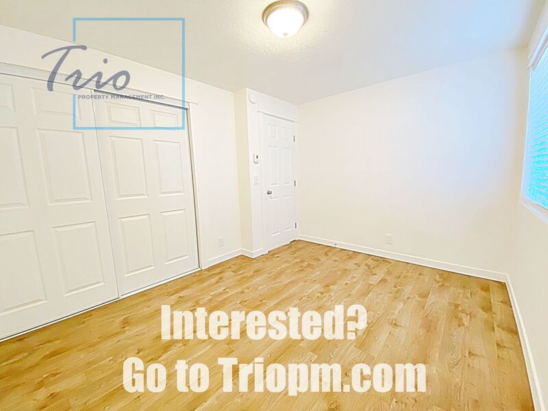 Updated 2 BR/ 1 BA duplex! property image