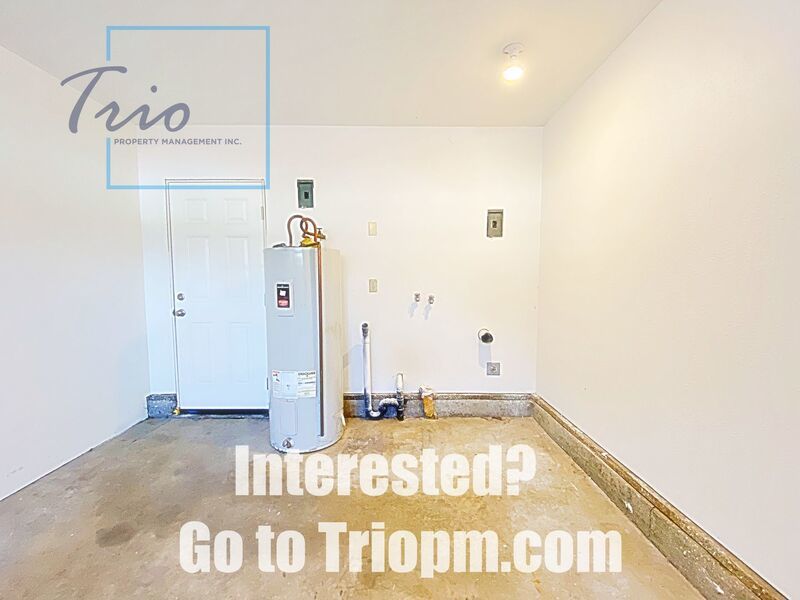Updated 2 BR/ 1 BA duplex! property image