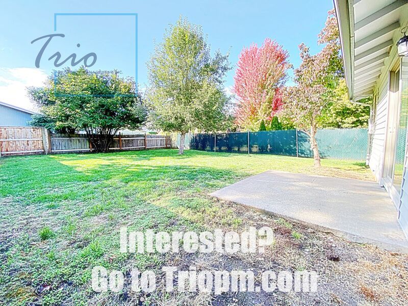 Updated 2 BR/ 1 BA duplex! property image