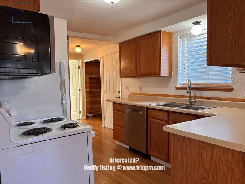 Gorgeous 3 bed 2 bath in Desirable Springfield Neighborhood property image