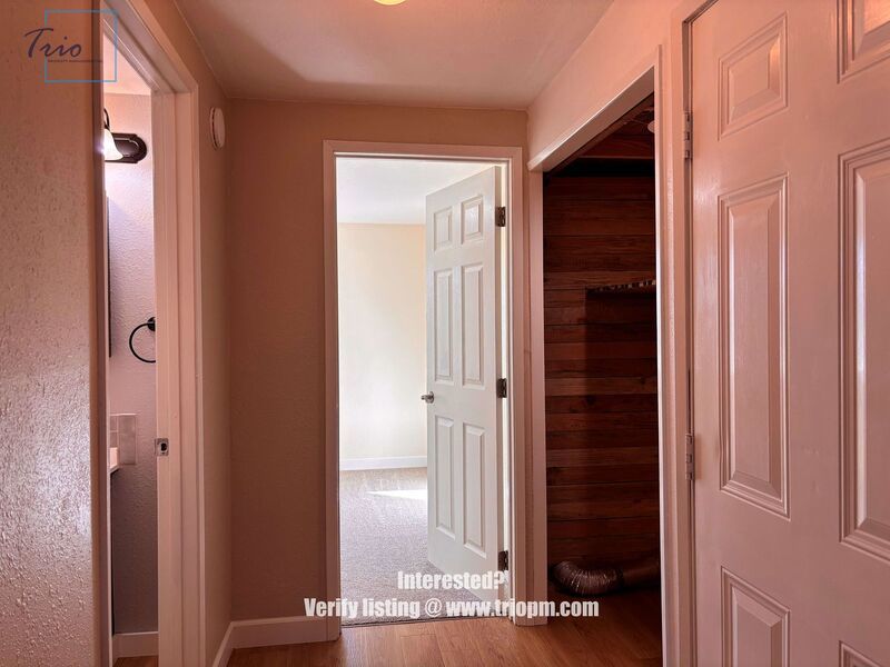 Gorgeous 3 bed 2 bath in Desirable Springfield Neighborhood property image