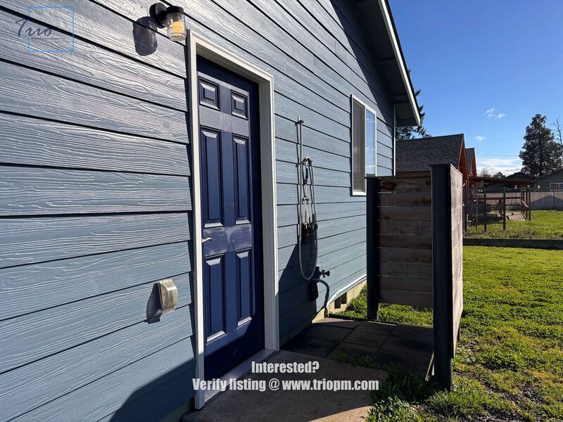 Gorgeous 3 bed 2 bath in Desirable Springfield Neighborhood property image