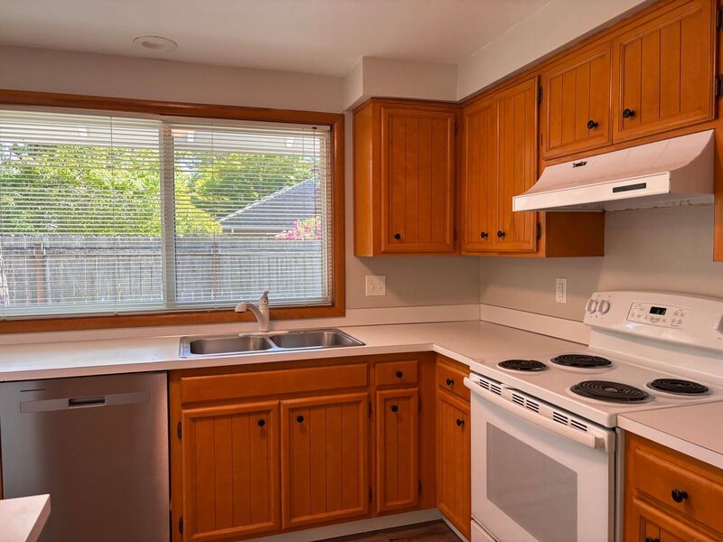 2BR/1BTH Duplex in Cal Young neighborhood! property image