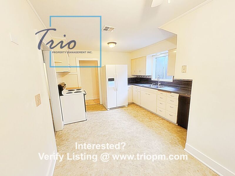 Lovely 2Bedroom 1 Bath with a spacious extra living space and fresh updates! property image