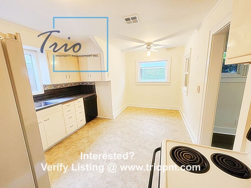 Lovely 2Bedroom 1 Bath with a spacious extra living space and fresh updates! property image
