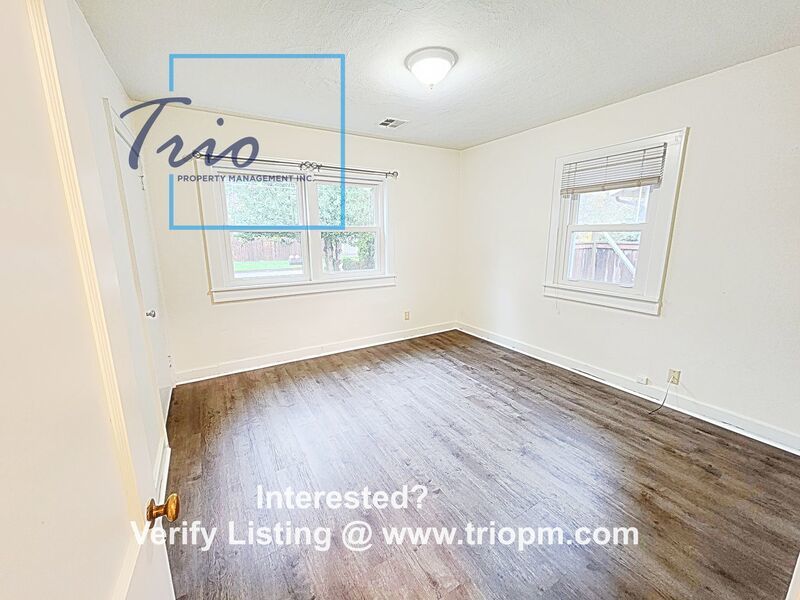 Lovely 2Bedroom 1 Bath with a spacious extra living space and fresh updates! property image