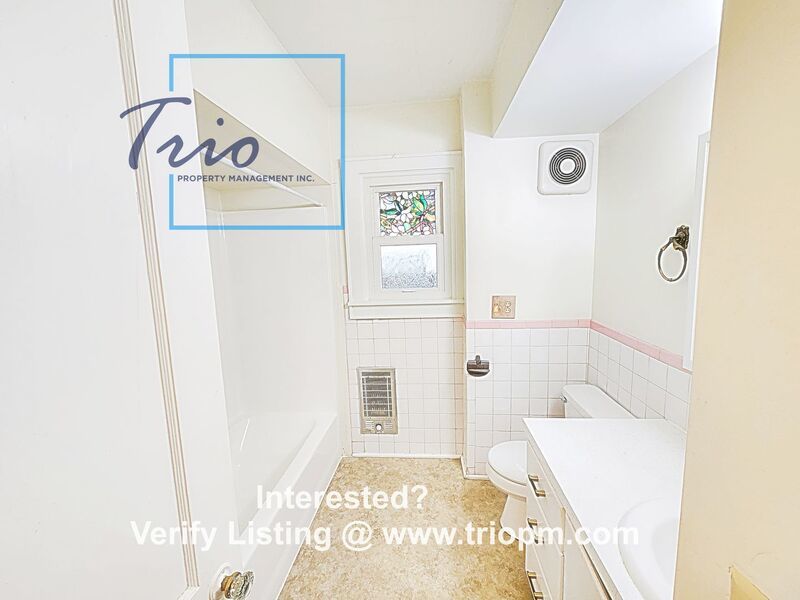 Lovely 2Bedroom 1 Bath with a spacious extra living space and fresh updates! property image