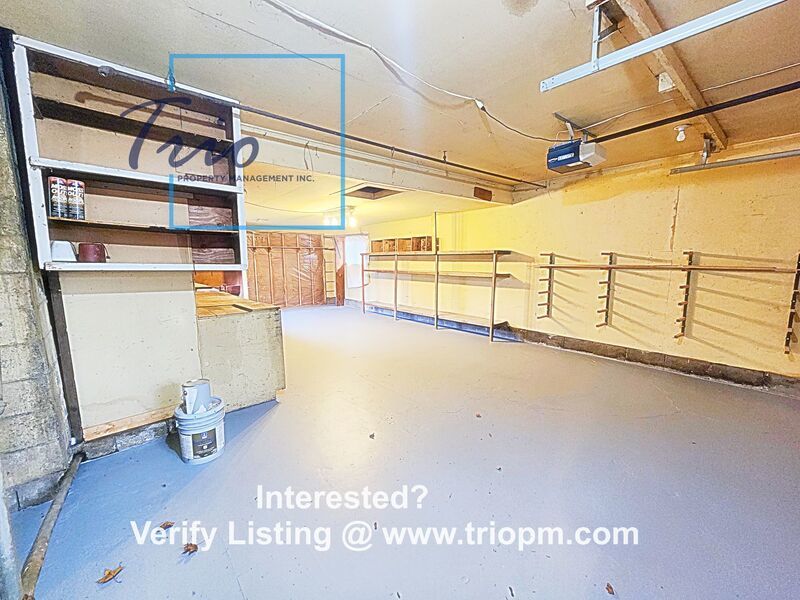 Lovely 2Bedroom 1 Bath with a spacious extra living space and fresh updates! property image