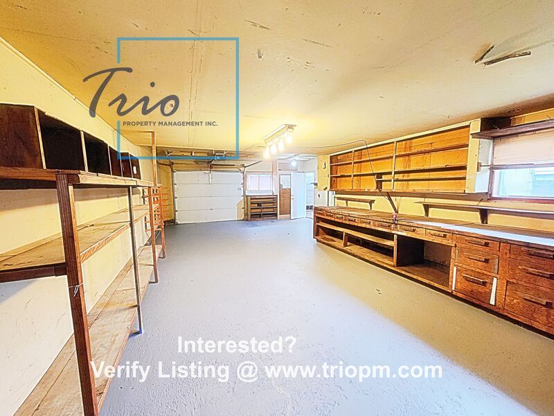 Lovely 2Bedroom 1 Bath with a spacious extra living space and fresh updates! property image