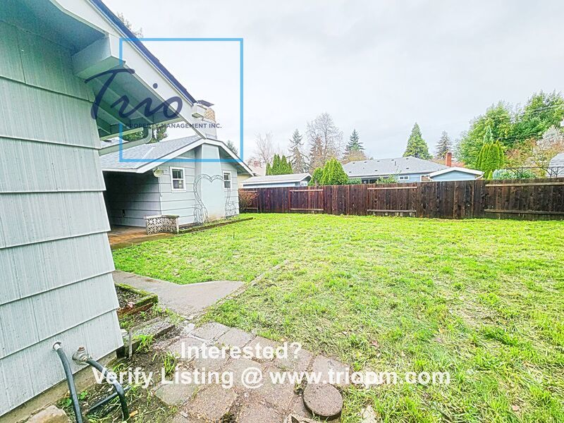 Lovely 2Bedroom 1 Bath with a spacious extra living space and fresh updates! property image