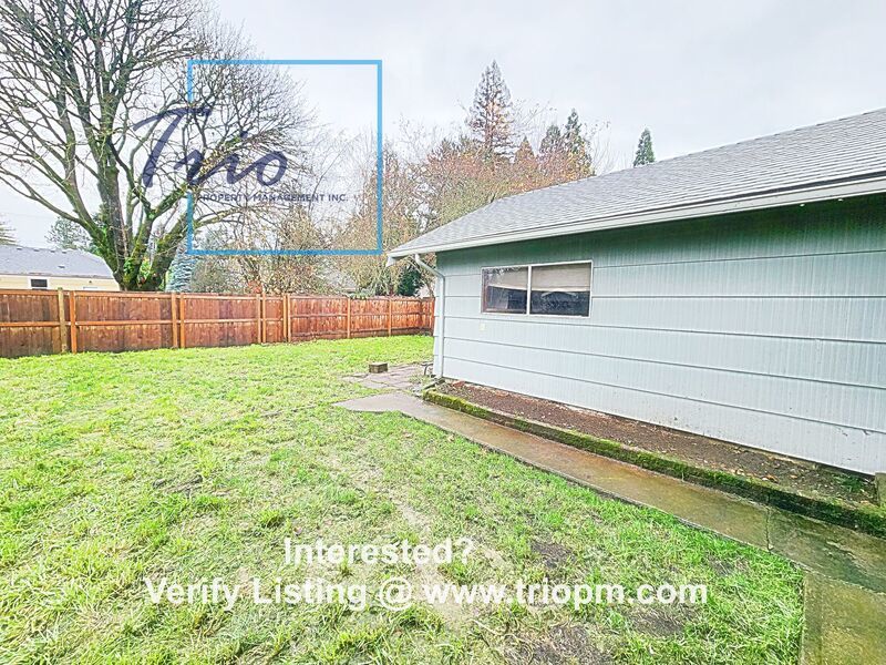 Lovely 2Bedroom 1 Bath with a spacious extra living space and fresh updates! property image