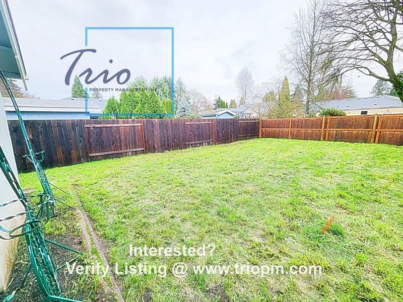 Lovely 2Bedroom 1 Bath with a spacious extra living space and fresh updates! property image