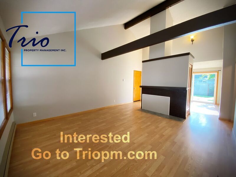 Adorable 2 BR/1 BA duplex in a wonderful location! property image