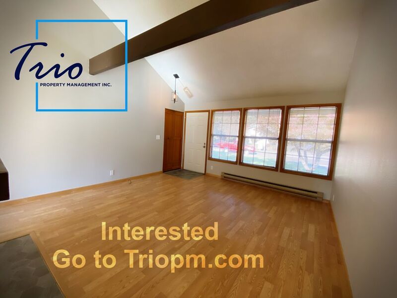 Adorable 2 BR/1 BA duplex in a wonderful location! property image