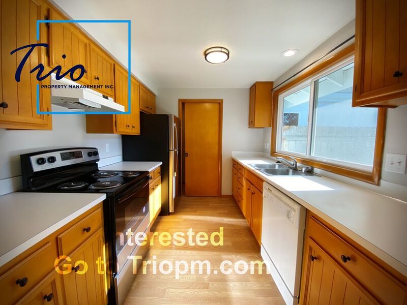 Adorable 2 BR/1 BA duplex in a wonderful location! property image