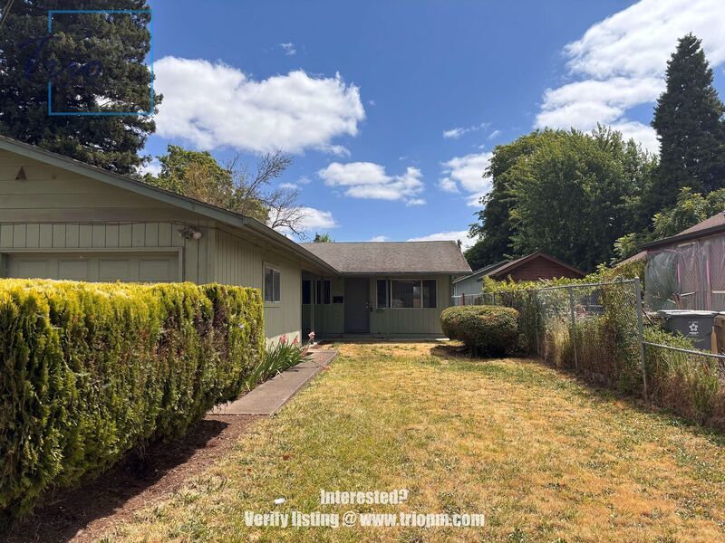 Charming 2 Bedroom Home with Large Garage in Harrisburg property image