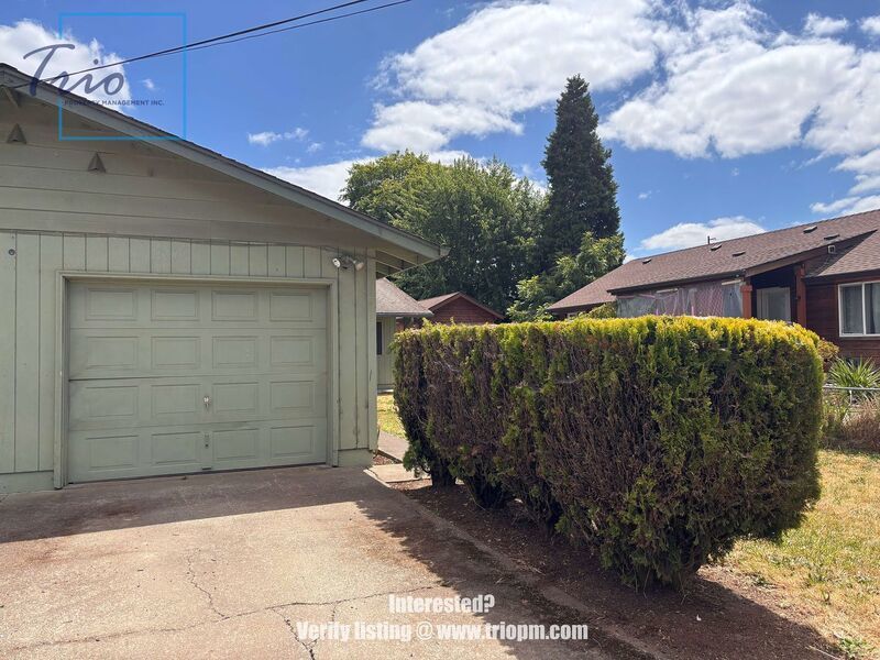Charming 2 Bedroom Home with Large Garage in Harrisburg property image