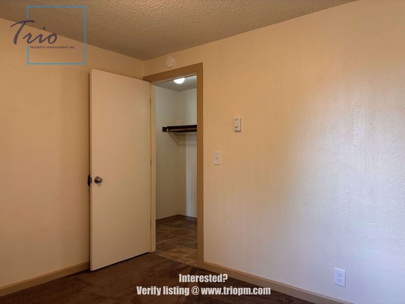 Charming 2 Bedroom Home with Large Garage in Harrisburg property image