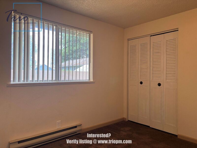 Charming 2 Bedroom Home with Large Garage in Harrisburg property image