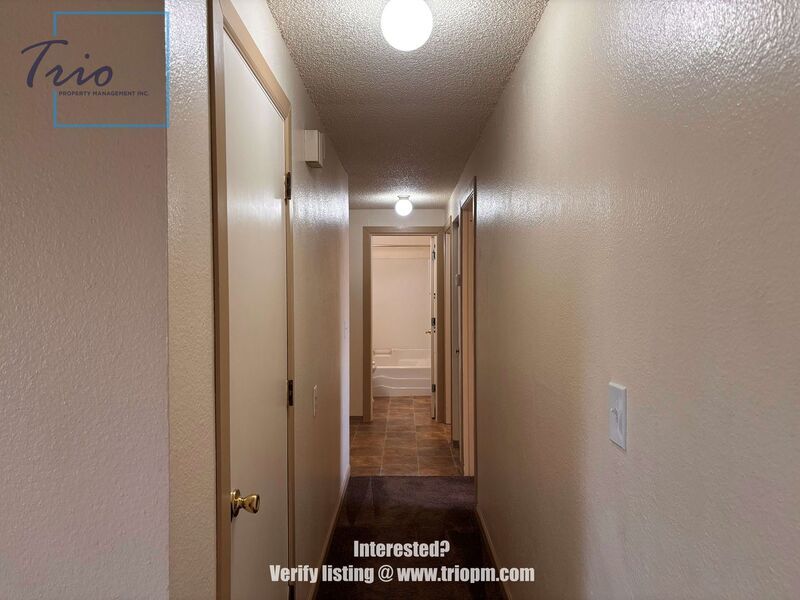 Charming 2 Bedroom Home with Large Garage in Harrisburg property image