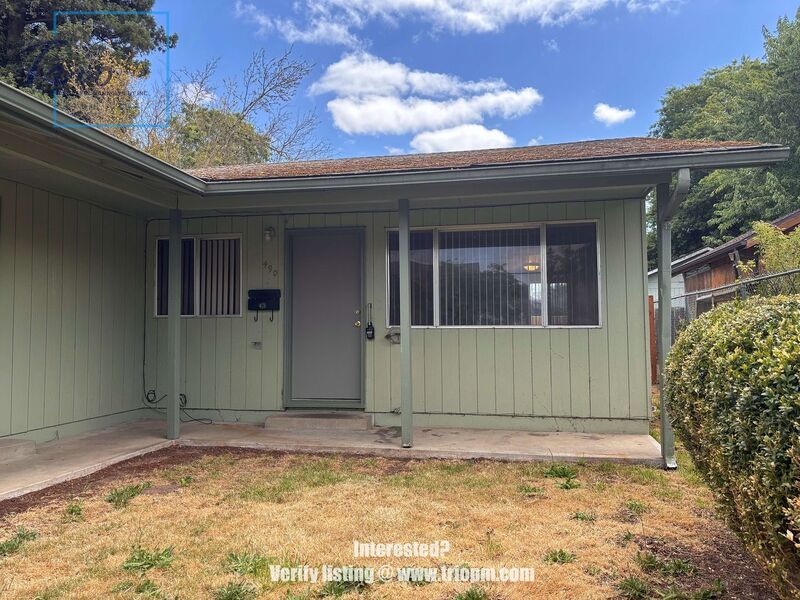 Charming 2 Bedroom Home with Large Garage in Harrisburg property image
