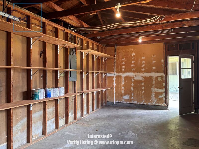 Charming 2 Bedroom Home with Large Garage in Harrisburg property image
