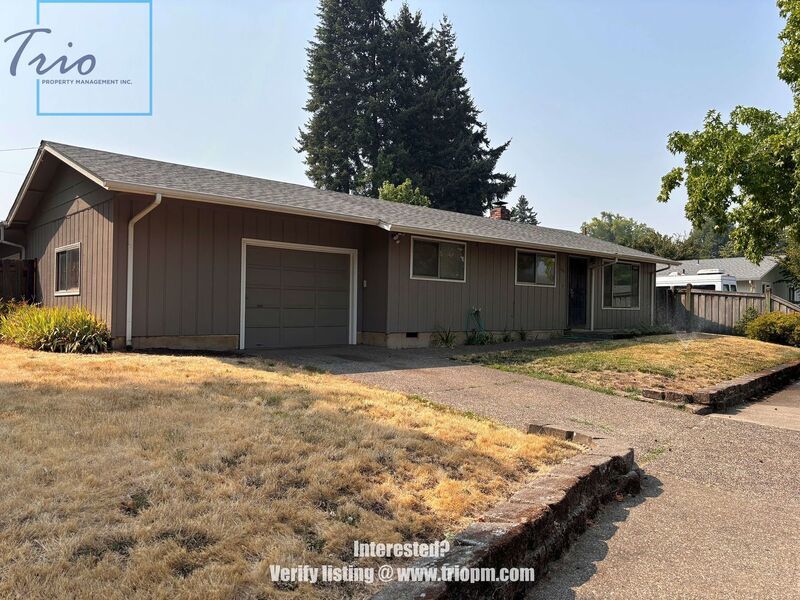 Spacious 3-Bedroom Duplex with Fireplace, Fenced Yard and Attached Garage property image