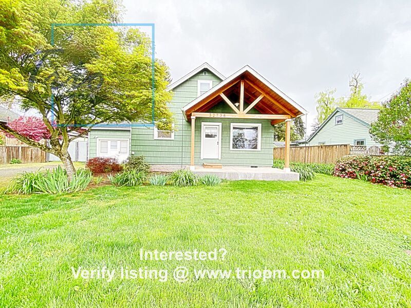 3BR/1BTH in Coburg with tons of storage property image