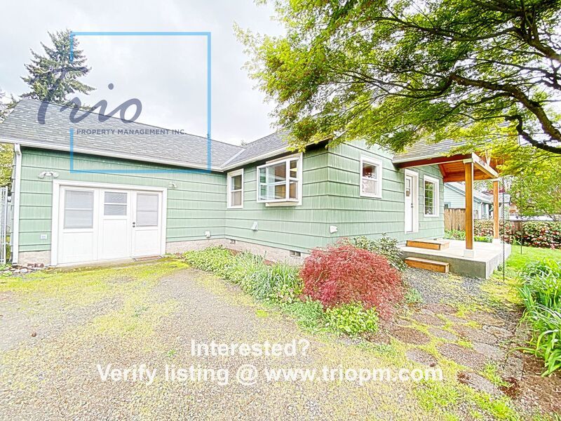 3BR/1BTH in Coburg with tons of storage property image