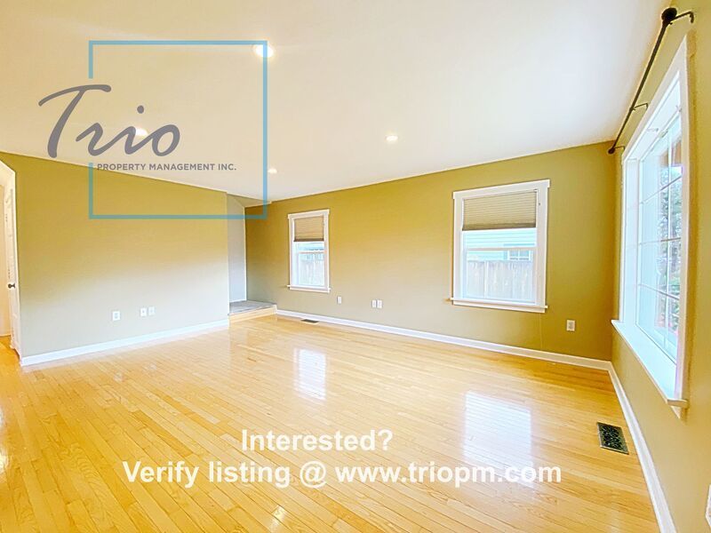 3BR/1BTH in Coburg with tons of storage property image