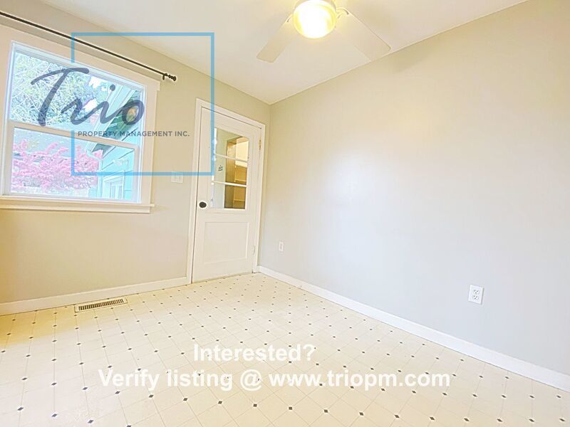 3BR/1BTH in Coburg with tons of storage property image