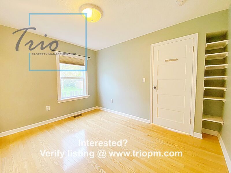 3BR/1BTH in Coburg with tons of storage property image