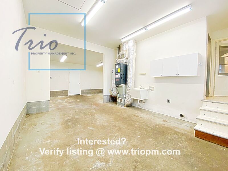 3BR/1BTH in Coburg with tons of storage property image