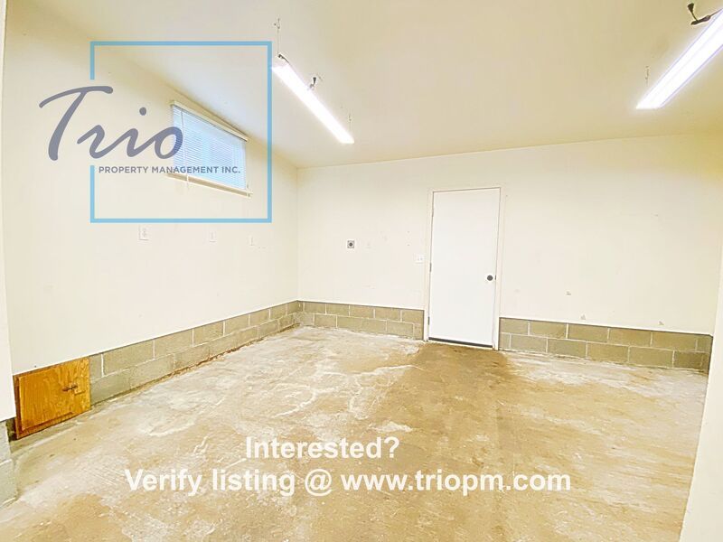 3BR/1BTH in Coburg with tons of storage property image