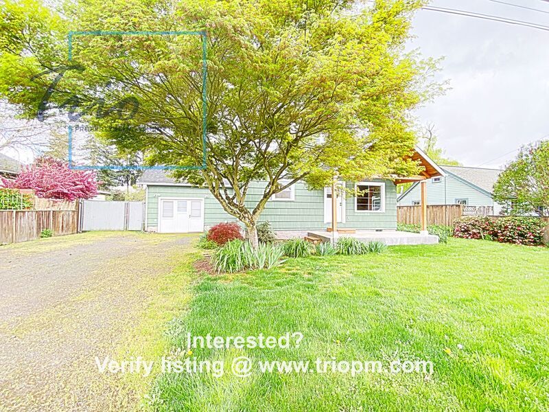 3BR/1BTH in Coburg with tons of storage property image