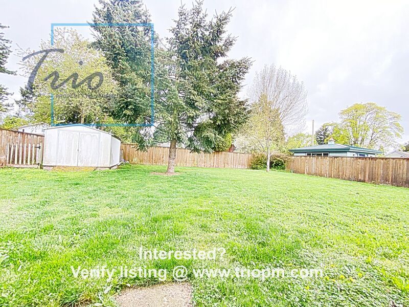 3BR/1BTH in Coburg with tons of storage property image